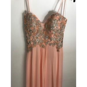 Peach, Strapless Faviana Prom Gown ✨